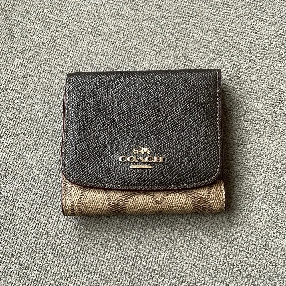 Coach Wallet - Picture 5 of 12